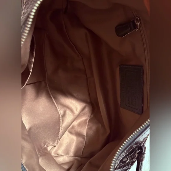 AS NEW: Coach Vintage Hamptons Hobo Bag - Picture 4 of 8